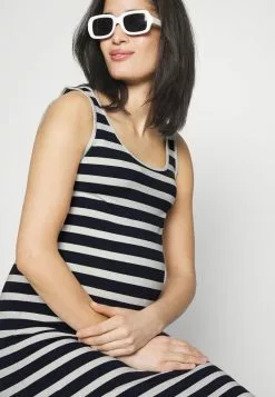 Mamalicious MLMIA MAXI DRESS - Jerseyjurk -Mamalicious Winkel 1b66ca31cd2f4d7a915949528236b49d