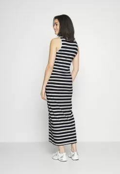 Mamalicious MLMIA MAXI DRESS - Jerseyjurk -Mamalicious Winkel a2aee23924fd4a93b56e716c8504578c