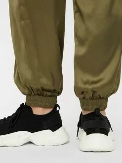 Mamalicious Jeans & Broeken Loosefit Cargobroek MLASA Dames Olijfgroen -Mamalicious Winkel ae35b37ab43e5e737ebff2f67d2d2293